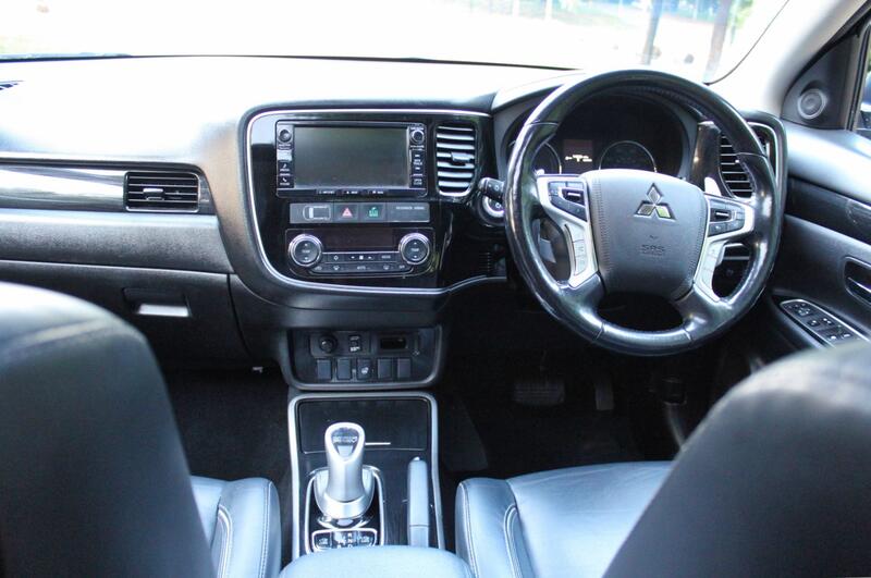 MITSUBISHI OUTLANDER
