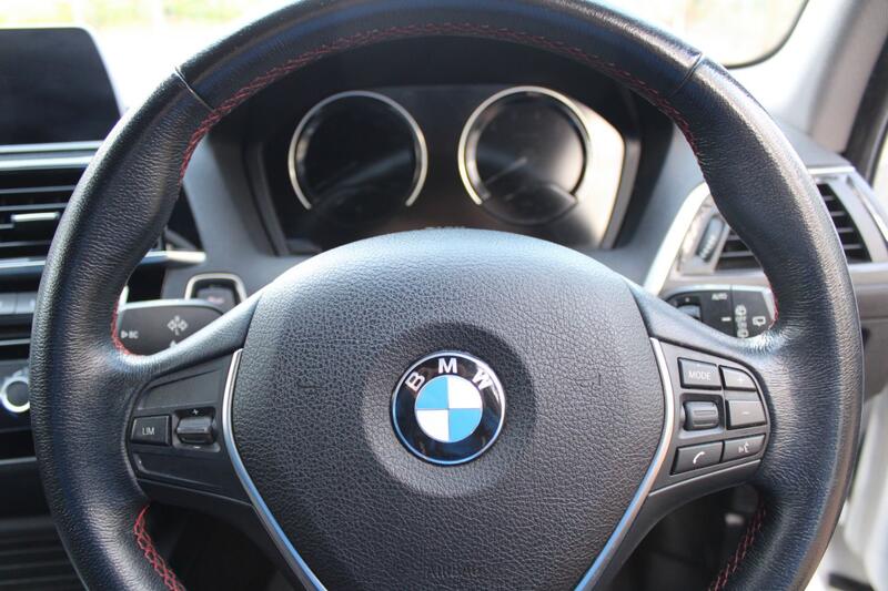 BMW 1 SERIES