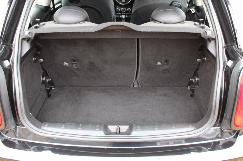 MINI HATCH