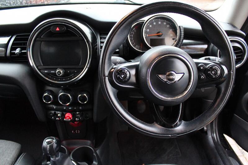 MINI HATCH