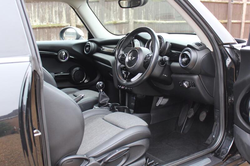 MINI HATCH