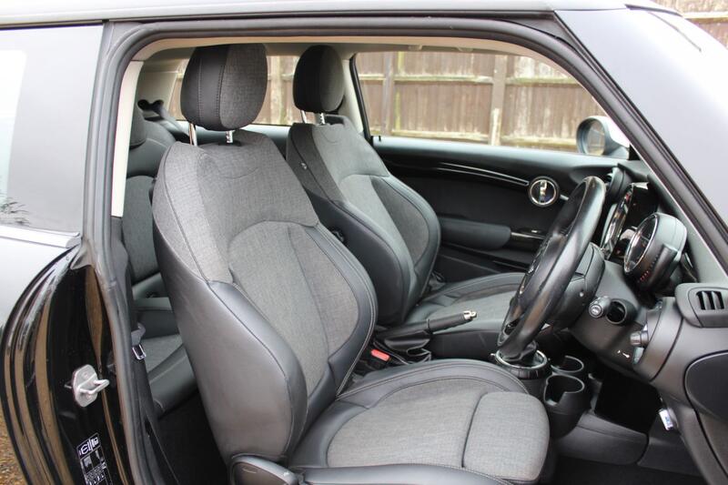 MINI HATCH