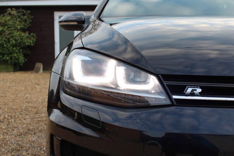 View VOLKSWAGEN GOLF 2.0 TSI BlueMotion Tech R