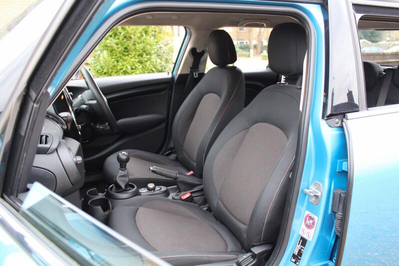 MINI HATCH
