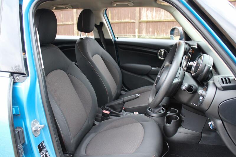 MINI HATCH