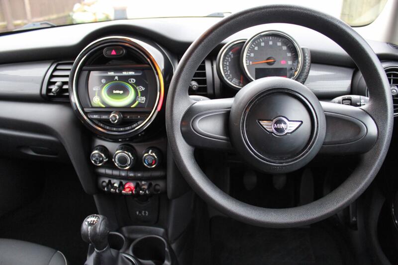 MINI HATCH