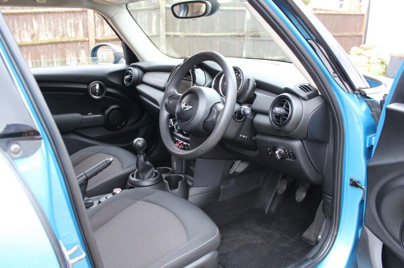 MINI HATCH