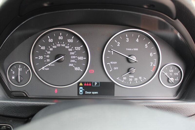 BMW 3 SERIES