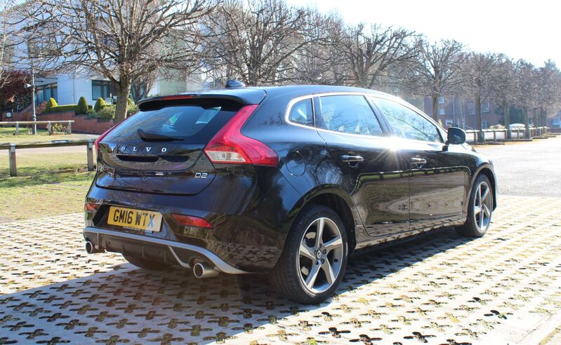 VOLVO V40