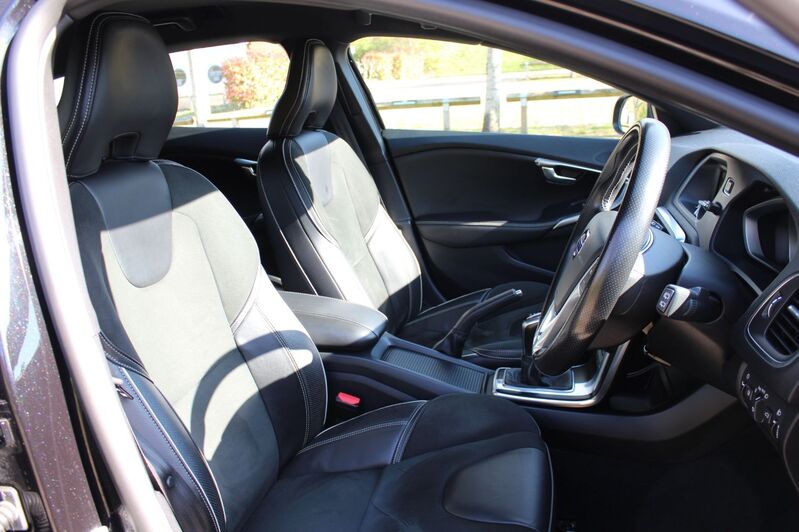 VOLVO V40